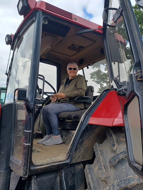 Tractor Driving in Wiltshire Devizes Farm Prices From £129.00